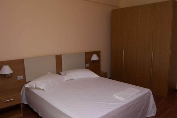 Room 2 of 35