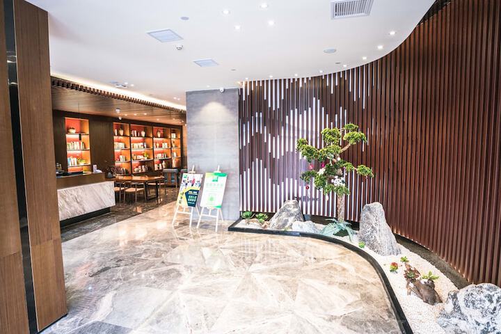 Hotel 2 of 32