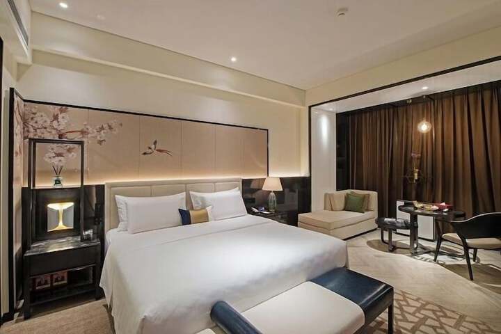 Room 8 of 37
