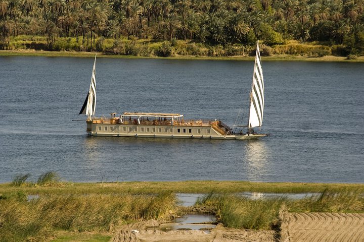 Image of Dahabeya Queen Farida