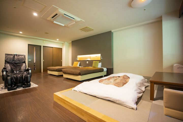 Room 45 of 240
