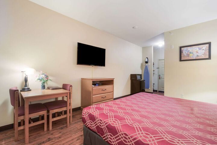 1 King Bed (9 of 14)