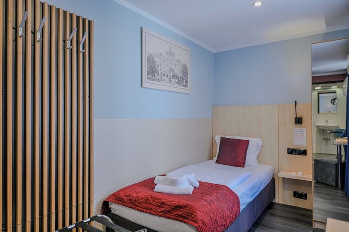 Room 27 of 70