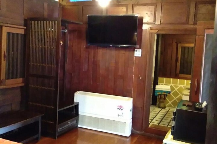 Room 24 of 64