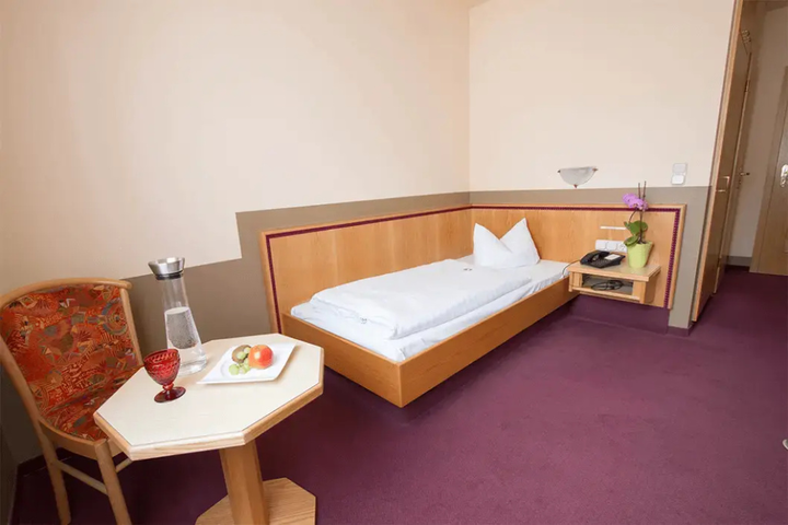 Room 5 of 7