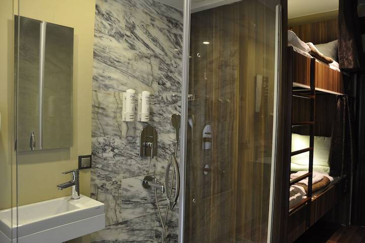 Room 10 of 41