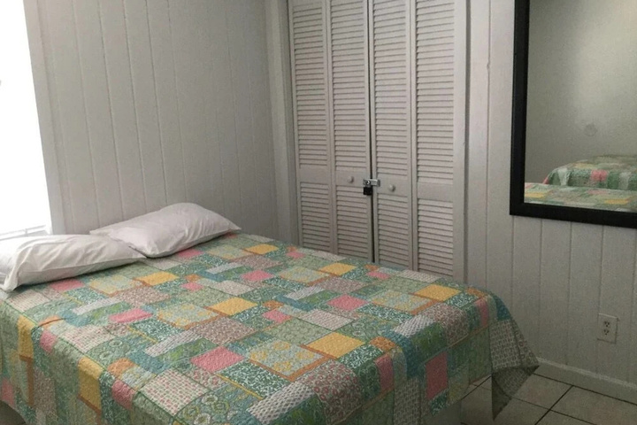 Room 4 of 12