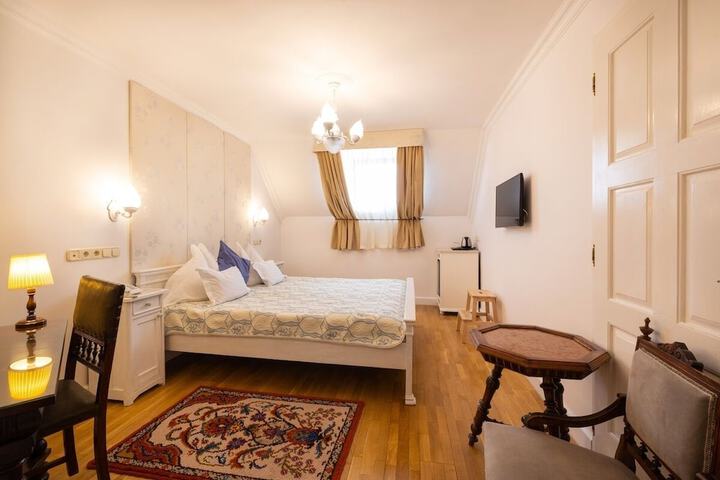 Room 28 of 58