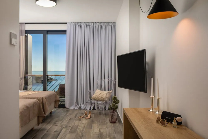 Room 2 of 41