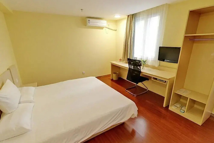Room 6 of 11