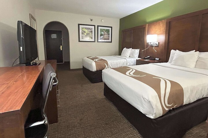 2 Double Beds (1 of 9)