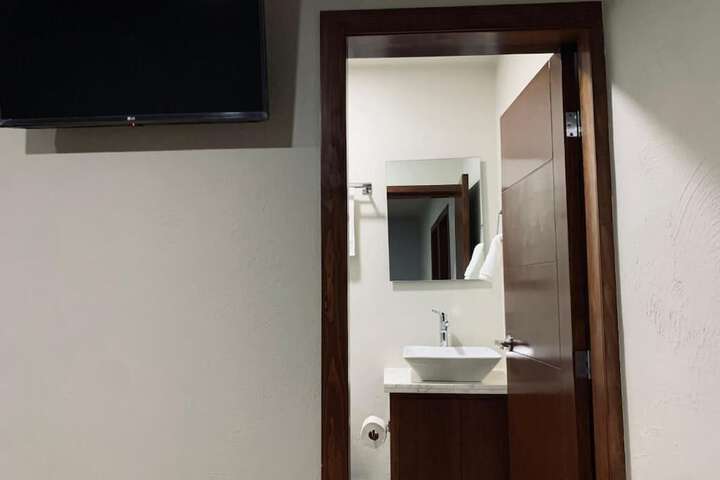 Room 21 of 32
