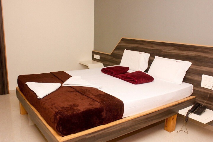 Room 4 of 10