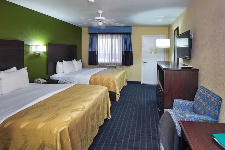 Room 4 of 16
