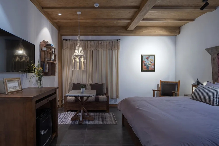 Room 4 of 27