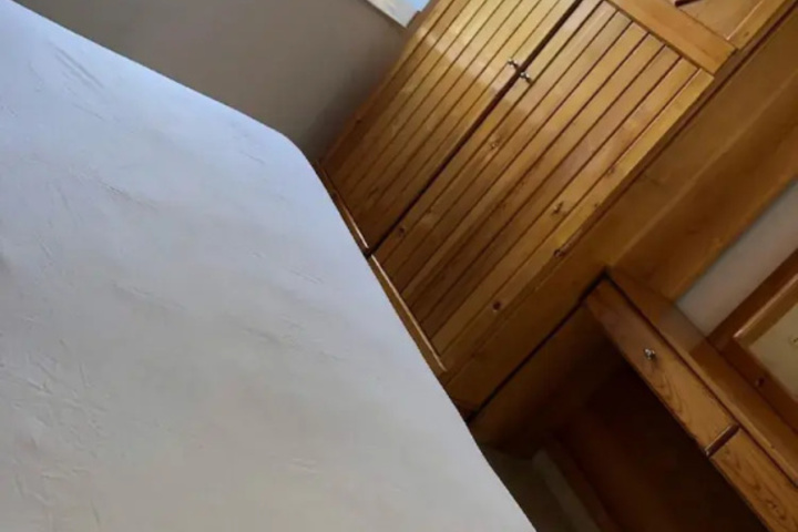 Room 6 of 18