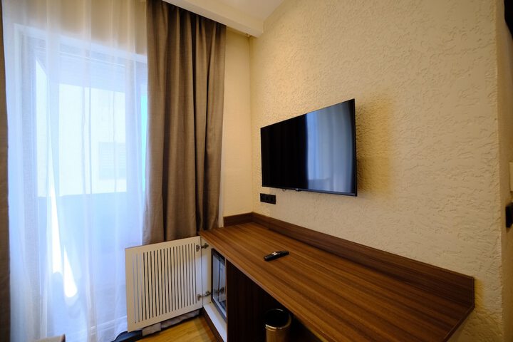 Room 19 of 83