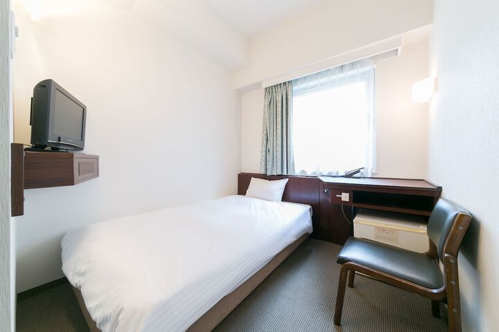 Room 8 of 32