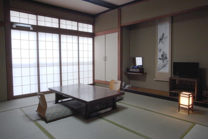 Room 10 of 31