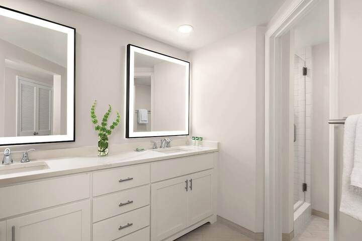 Room 8 of 18