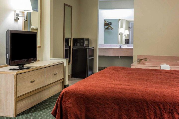1 King Bed (7 of 7)