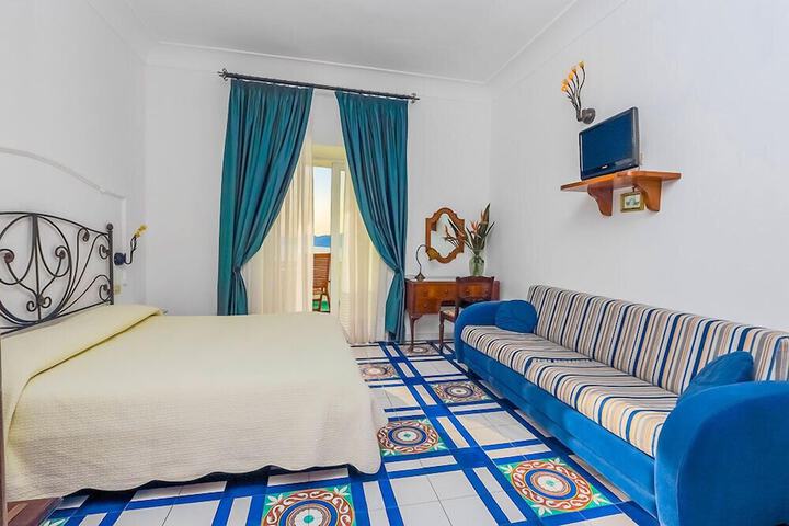 Room 10 of 73