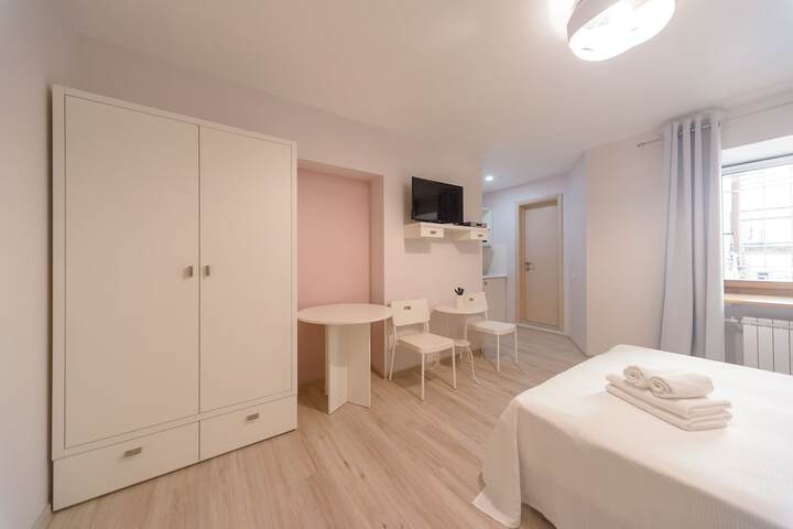 Room 8 of 108