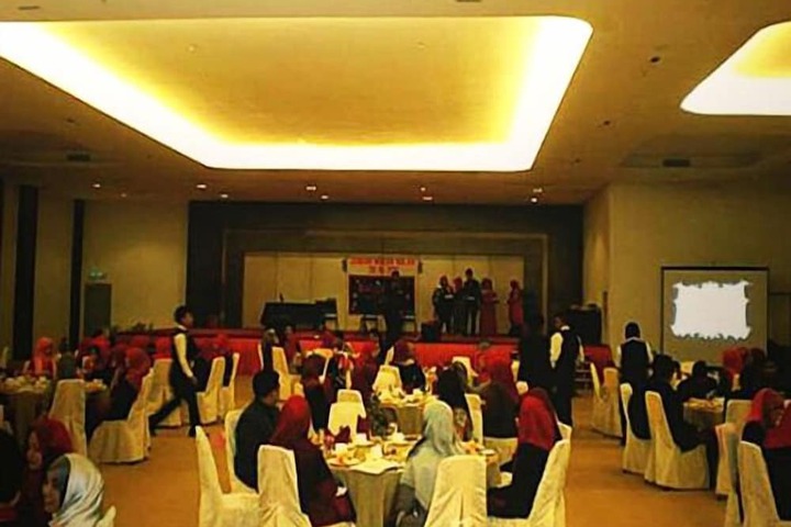 Ballroom/Hall 30 of 39