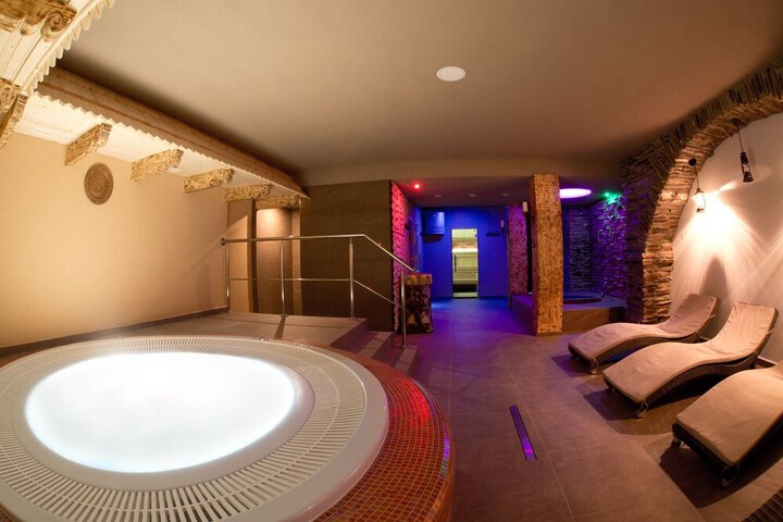 Spa 40 of 56