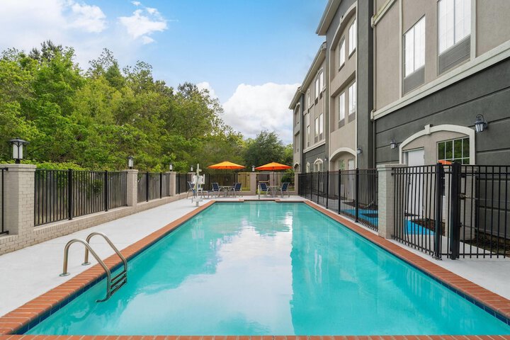Pools & Facilities