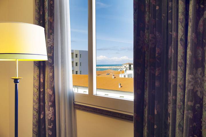 Room 10 of 91