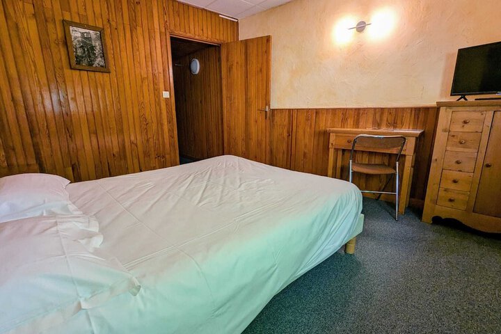 Room 9 of 52