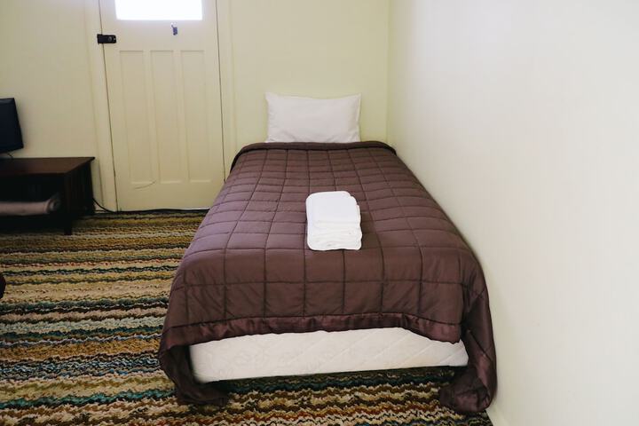 Room 12 of 37