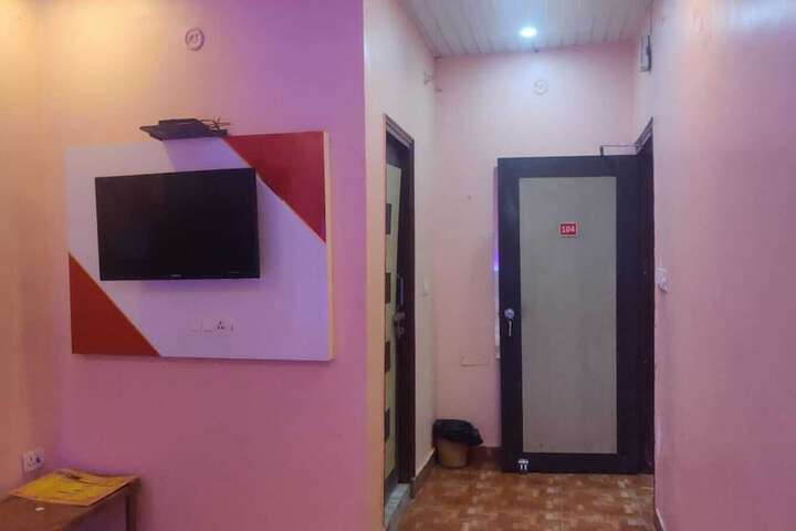 Room 2 of 6