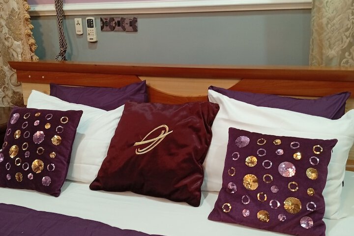 Room 2 of 17