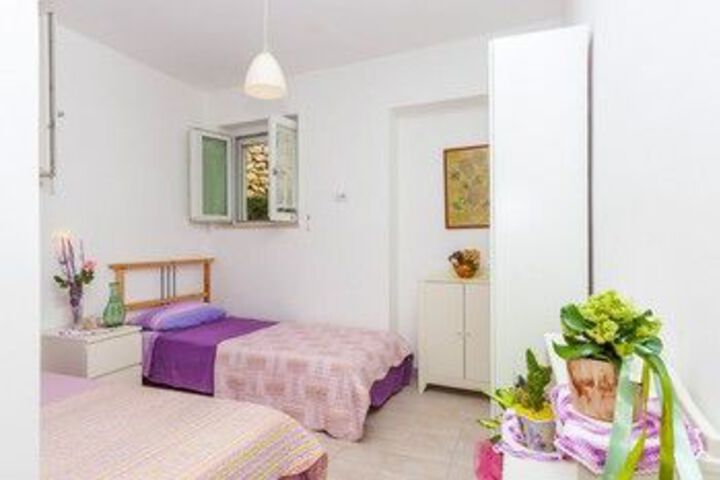 Room 13 of 29