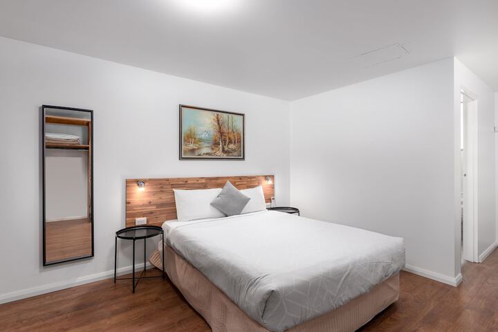 Room 3 of 28