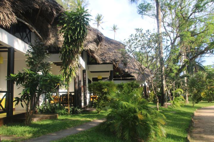 Hotel Exterior 33 of 45
