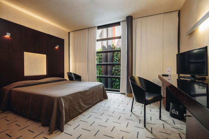 Room 8 of 22