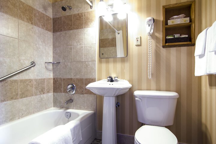 Room 13 of 28