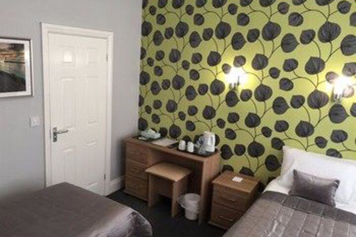 Room 9 of 17