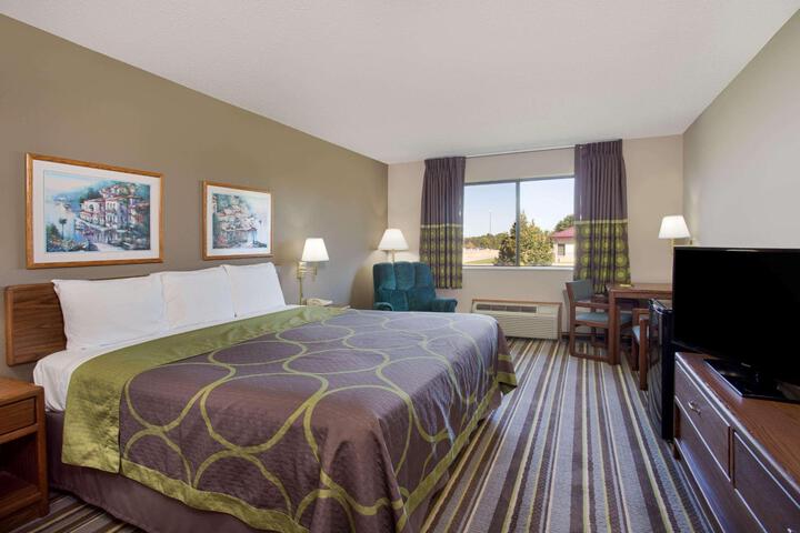 1 King Bed (7 of 7)