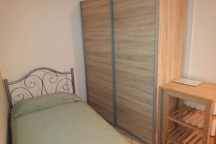 Room 2 of 27