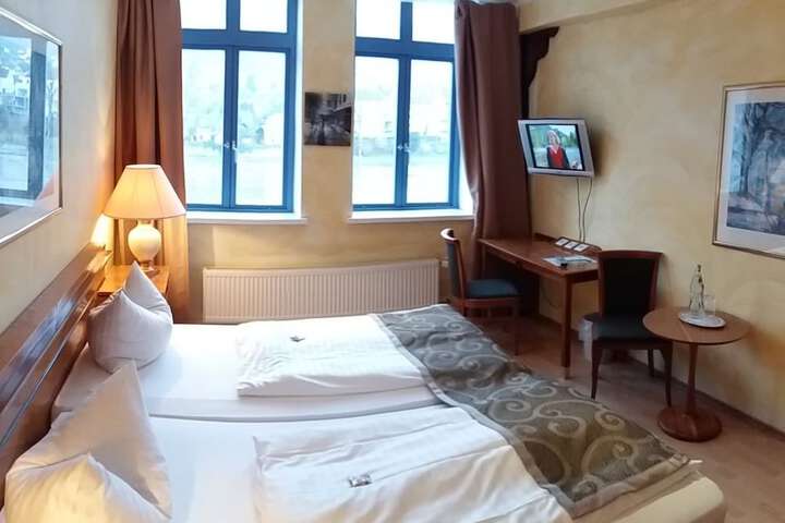 Room 28 of 100