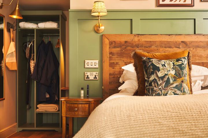 Room 22 of 76