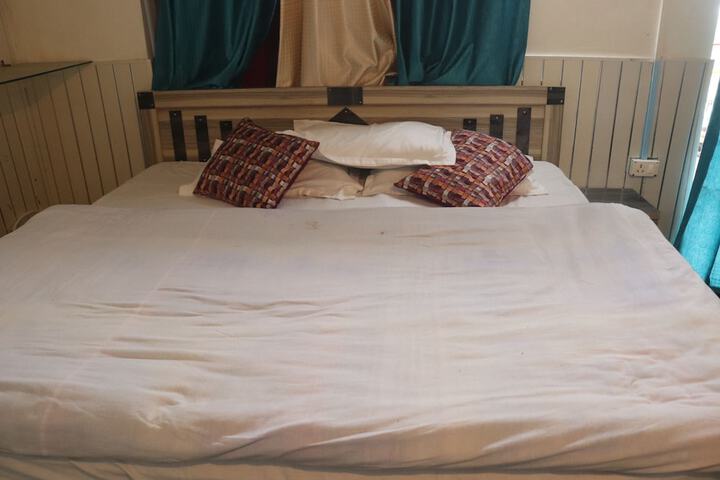 Room 10 of 17