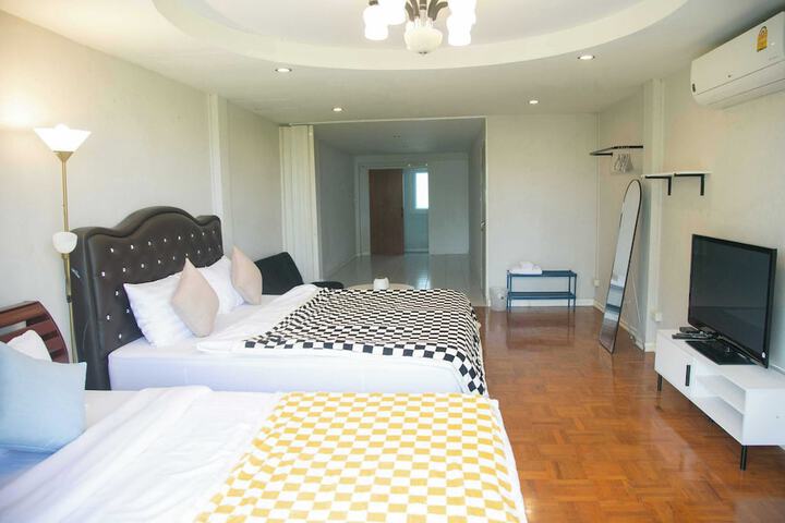 Room 10 of 18