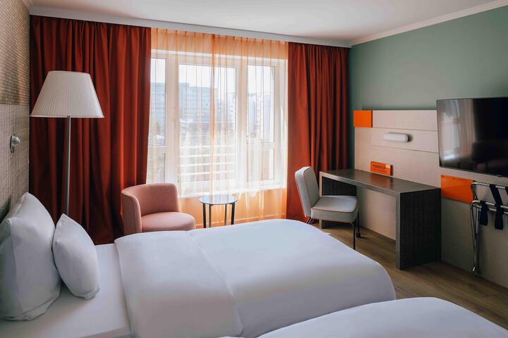 Room 3 of 38