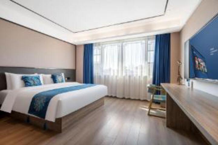 Room 7 of 8