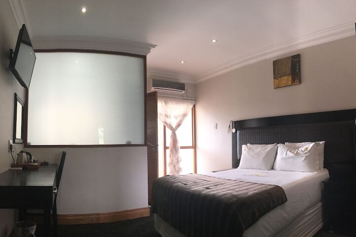 Room 10 of 30